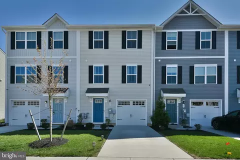 24 L Wendowski St, Beverly, NJ 08010