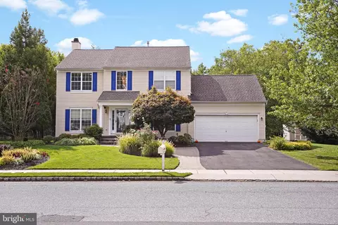 4 Haven Ln, Burlington, NJ 08016