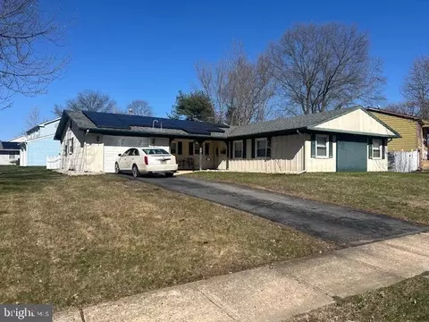 72 Edge Ln, Willingboro, NJ 08046