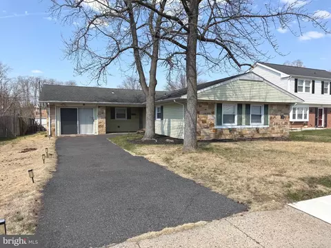 15 Hampton Ln, Willingboro, NJ 08046