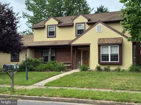 110 Thornwood Dr, Marlton, NJ 08053