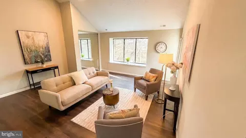 5520 Aberdeen Dr # B, Mount Laurel, NJ 08054