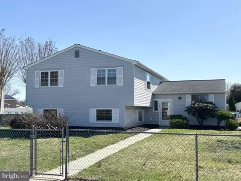 238 College Dr, Pemberton, NJ 08068