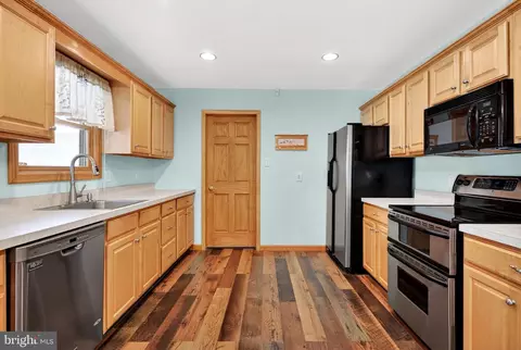 Entry Way - 66 Summit Dr, Tabernacle, NJ 08088 photo 4 of 10