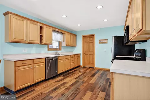 Entry Way - 66 Summit Dr, Tabernacle, NJ 08088 photo 3 of 10