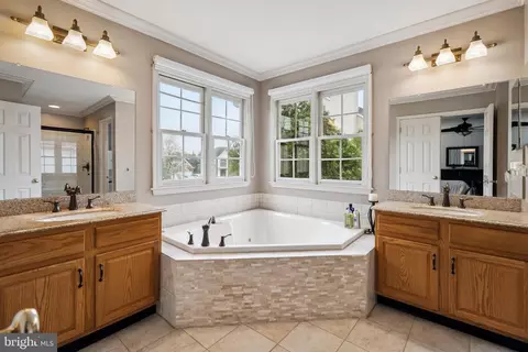 Bath - 10 Augusta Dr, Westampton, NJ 08060 photo 1 of 4