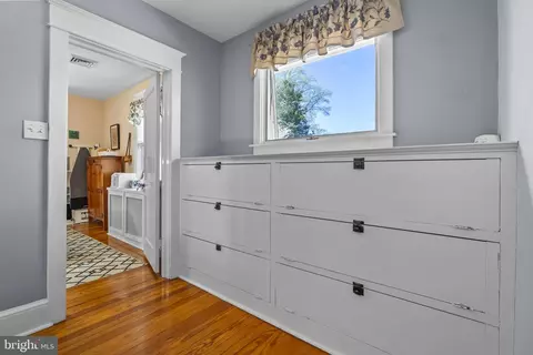 Entry Way - 429 E 2nd St, Moorestown, NJ 08057 photo 8 of 11