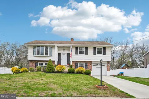 308 Mallard Dr, Marlton, NJ 08053