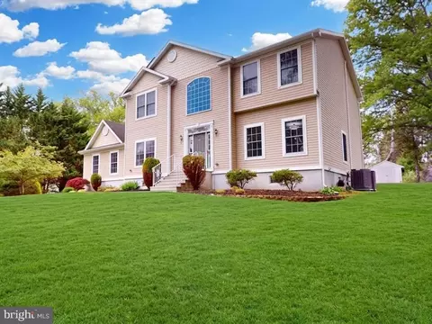 226 Ark Rd, Mount Laurel, NJ 08054