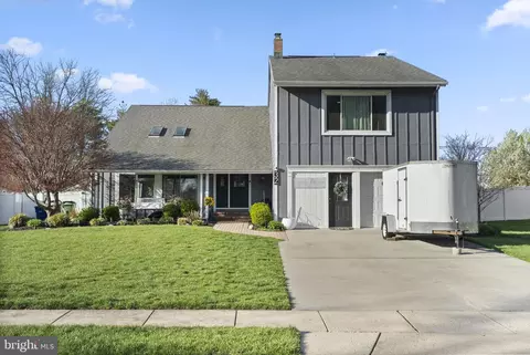32 Harwood Rd, Marlton, NJ 08053