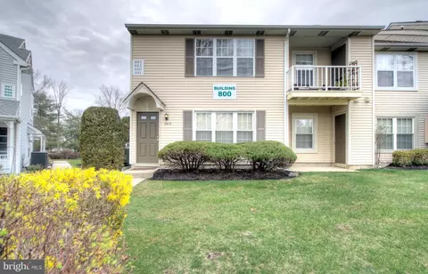 881 Scotswood Ct # B, Mount Laurel, NJ 08054