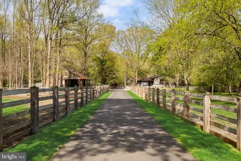 37 Hawkin Rd, Medford, NJ 08055