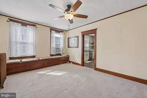 Living - 323 Maple Ave, Delanco, NJ 08075 photo 2 of 5
