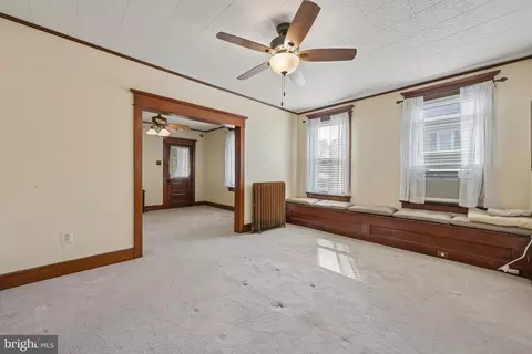 Living - 323 Maple Ave, Delanco, NJ 08075 photo 3 of 5