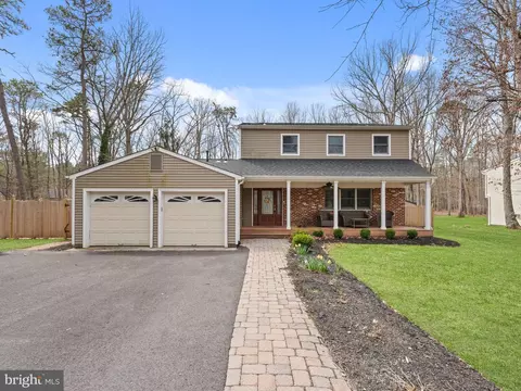 8 Foxwood Ln, Medford, NJ 08055