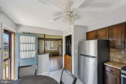 Entry Way - 600 Bem St, Riverside, NJ 08075 photo 2 of 4