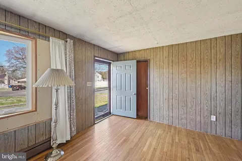 Entry Way - 600 Bem St, Riverside, NJ 08075 photo 1 of 4