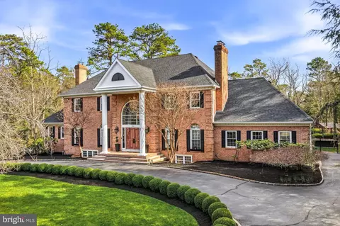 2 Teaberry Dr, Medford, NJ 08055