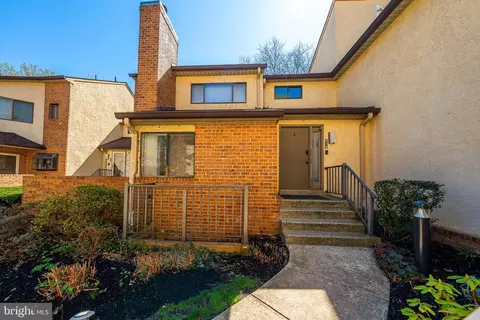 213 Augusta Cir, Mount Laurel, NJ 08054