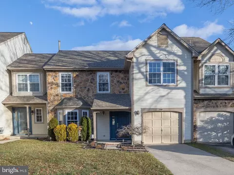 111 Sandhurst Dr, Mount Laurel, NJ 08054