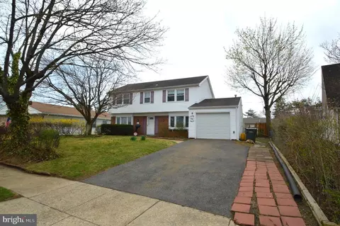 8 Holton Ln, Willingboro, NJ 08046