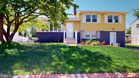 28 Washington Ave, Beverly, NJ 08010
