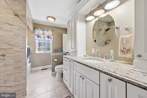 Bath - 8 Candle Ct, Shamong, NJ 08088 photo 1 of 2