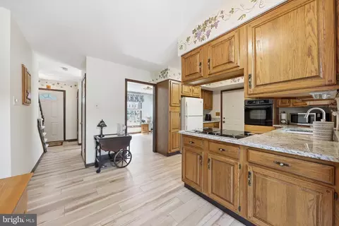 Entry Way - 8 Candle Ct, Shamong, NJ 08088 photo 2 of 3