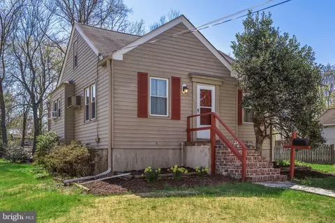 28 W Center Ave, Maple Shade, NJ 08052