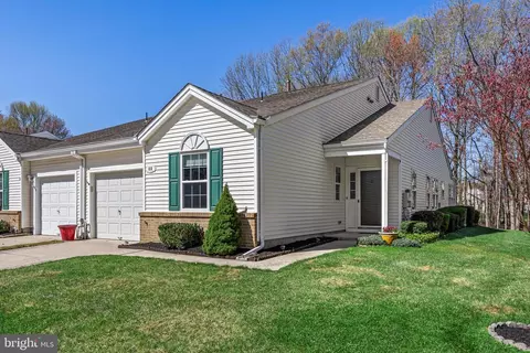 11 Bittersweet Pl, Mount Laurel, NJ 08054