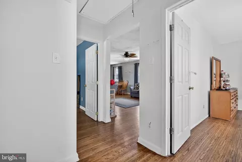 Entry Way - 505 Monroe St, Riverside, NJ 08075 photo 6 of 6