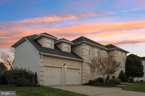 15 Hilltop Dr, Mount Laurel, NJ 08054