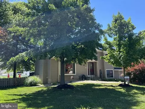 14 Snowball Ct, Mount Laurel, NJ 08054