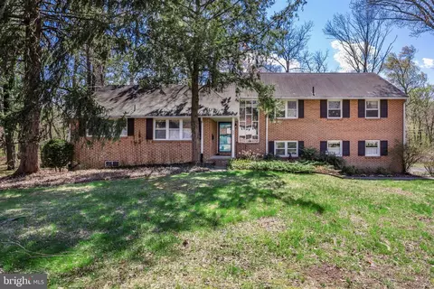 52 Westbrook Dr, Moorestown, NJ 08057