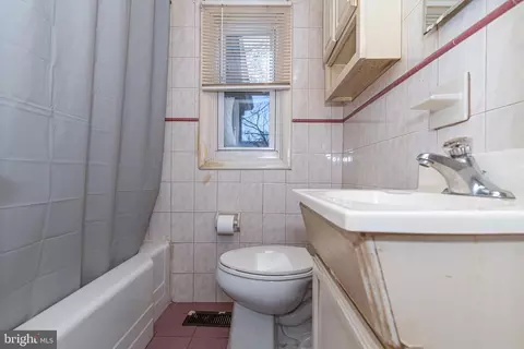 Bath - 105 County Ave, Maple Shade, NJ 08052 photo 1 of 1