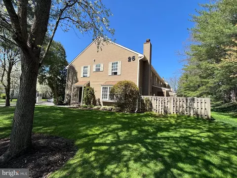 306 Fountain Hall Ct, Mount Laurel, NJ 08054