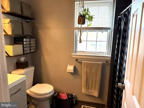 Bath - 100 Winstead Dr, Westampton, NJ 08060 photo 4 of 6