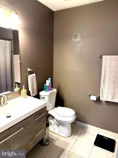 Bath - 100 Winstead Dr, Westampton, NJ 08060 photo 1 of 6