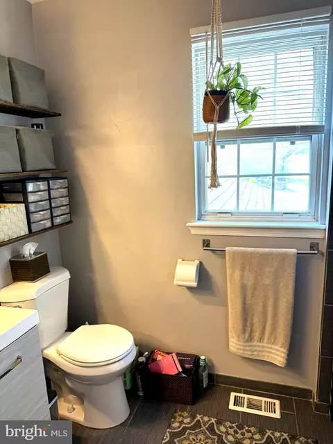 Bath - 100 Winstead Dr, Westampton, NJ 08060 photo 5 of 6