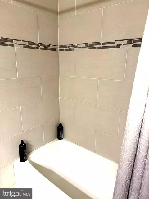 Bath - 100 Winstead Dr, Westampton, NJ 08060 photo 3 of 6