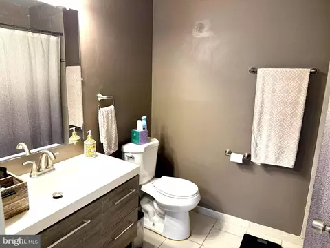 Bath - 100 Winstead Dr, Westampton, NJ 08060 photo 2 of 6