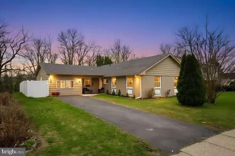 126 Millbrook Dr, Willingboro, NJ 08046