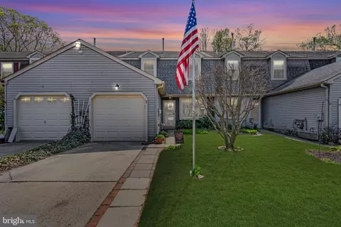 7 River Bank Dr, Roebling, NJ 08554