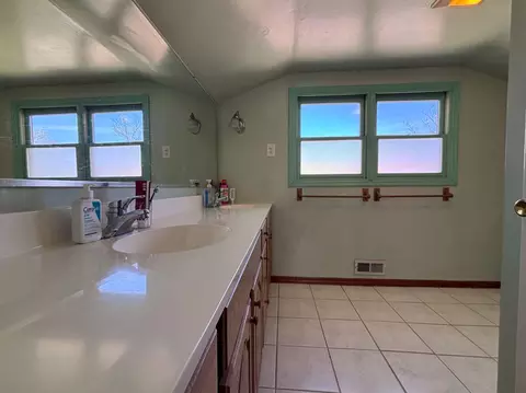 Bath - 300 Walter Ave, Delanco, NJ 08075 photo 2 of 3