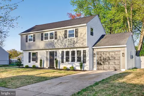 16 Briarcliff Rd, Marlton, NJ 08053