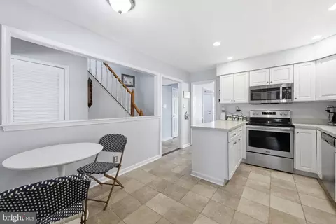 Entry Way - 406 Berkshire Way, Marlton, NJ 08053 photo 3 of 7
