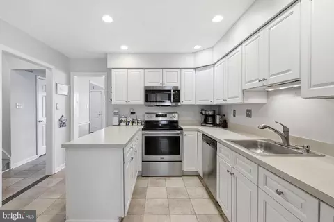 Kitchen - 406 Berkshire Way, Marlton, NJ 08053 photo 5 of 5