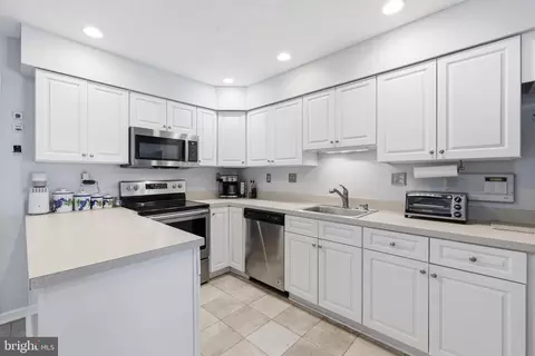 Kitchen - 406 Berkshire Way, Marlton, NJ 08053 photo 4 of 5