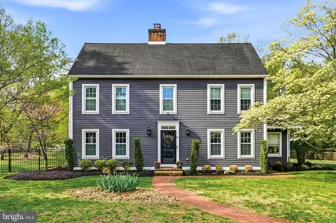 4 Cove Ct, Moorestown, NJ 08057