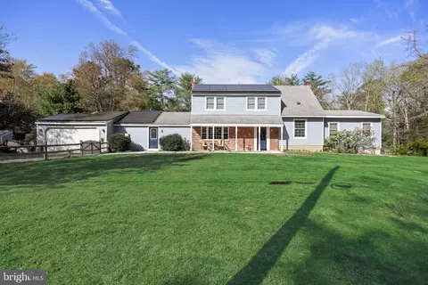 2 Holly Dr, Medford, NJ 08055